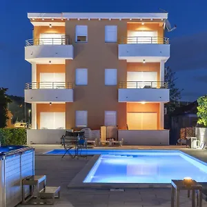 m-b-apartment-bibinje.hotelinzadar.com/